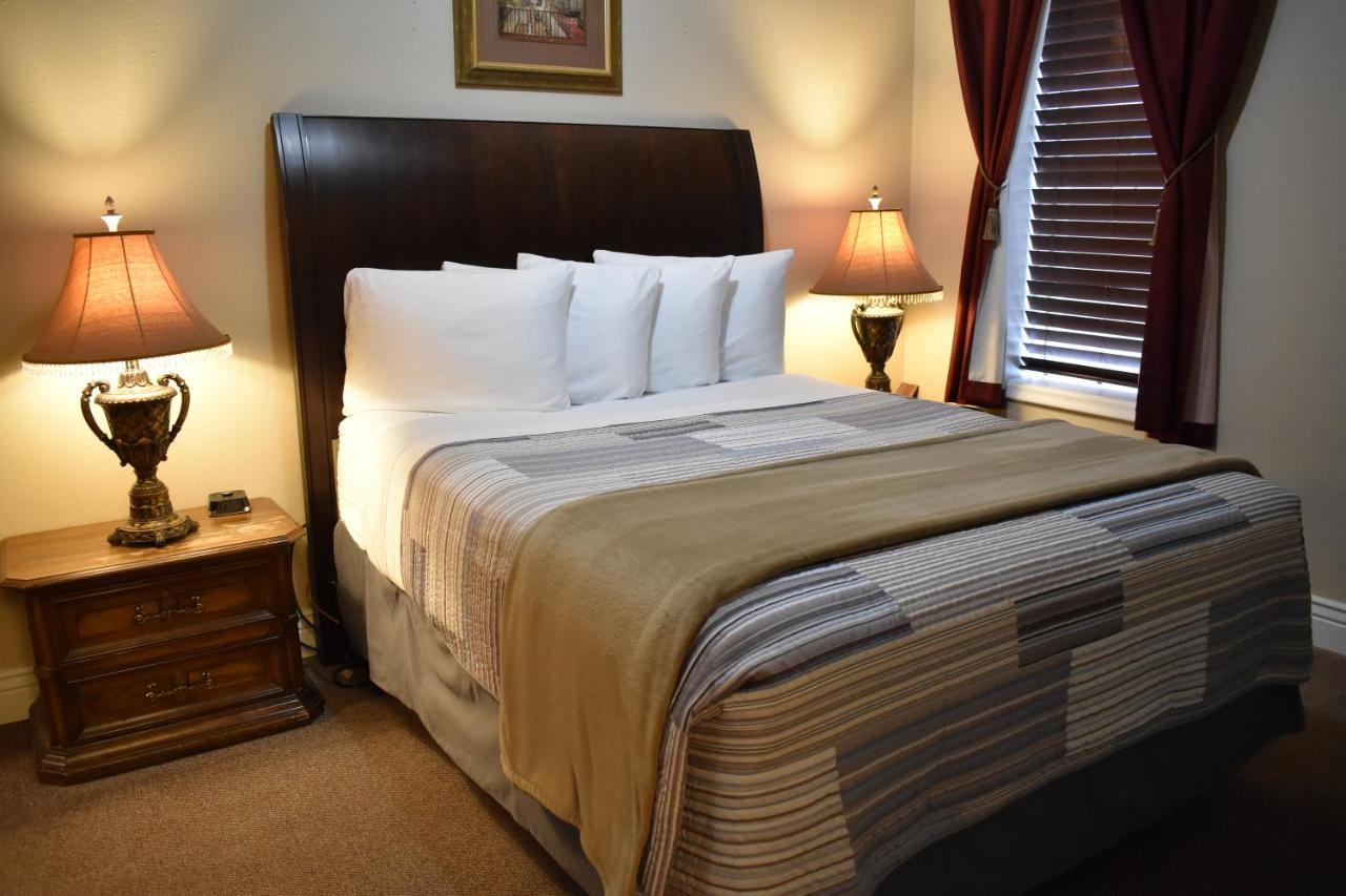 Silver Horseshoe Hotel 2*