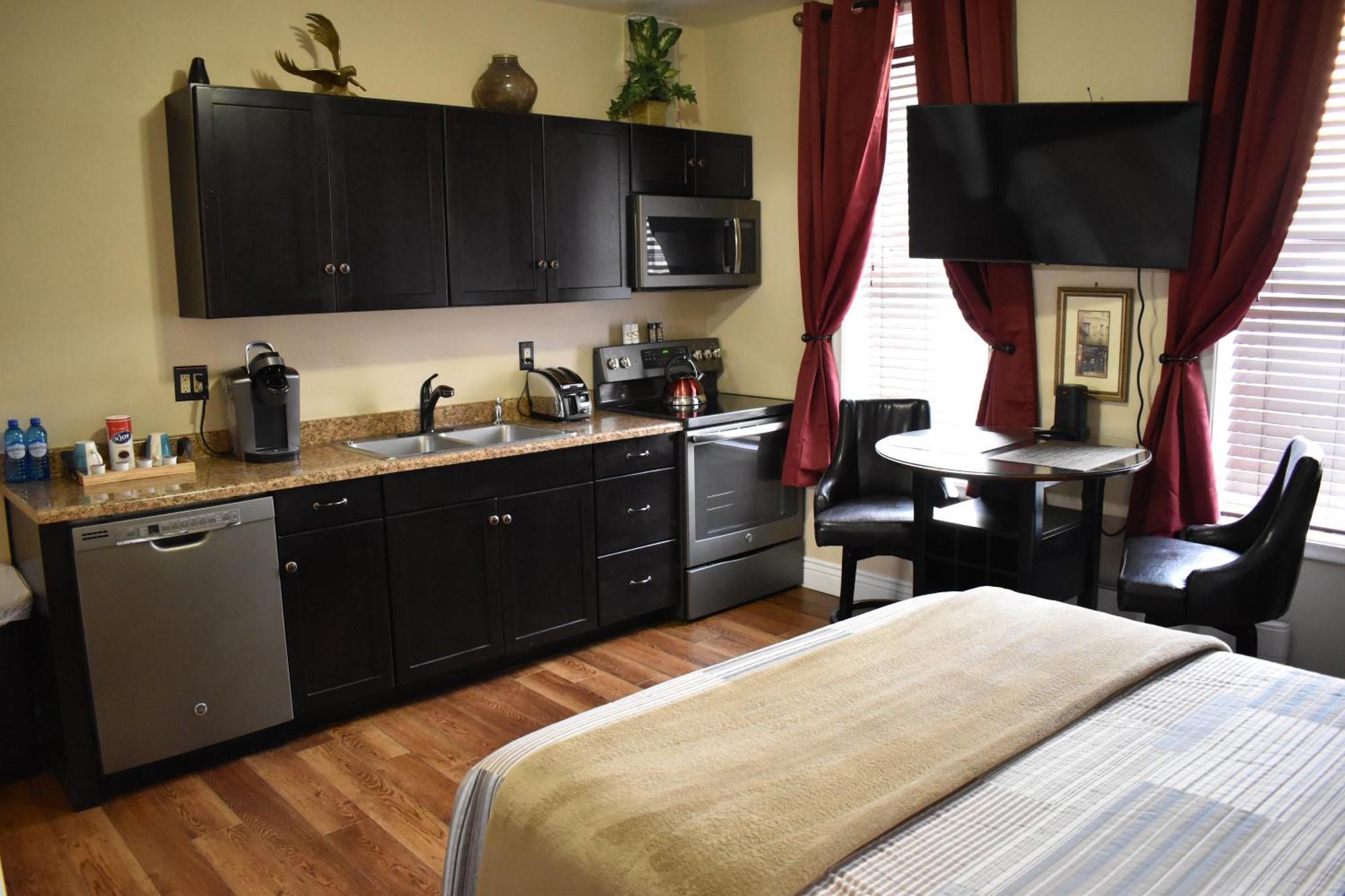 Silver Horseshoe Hotel 2*