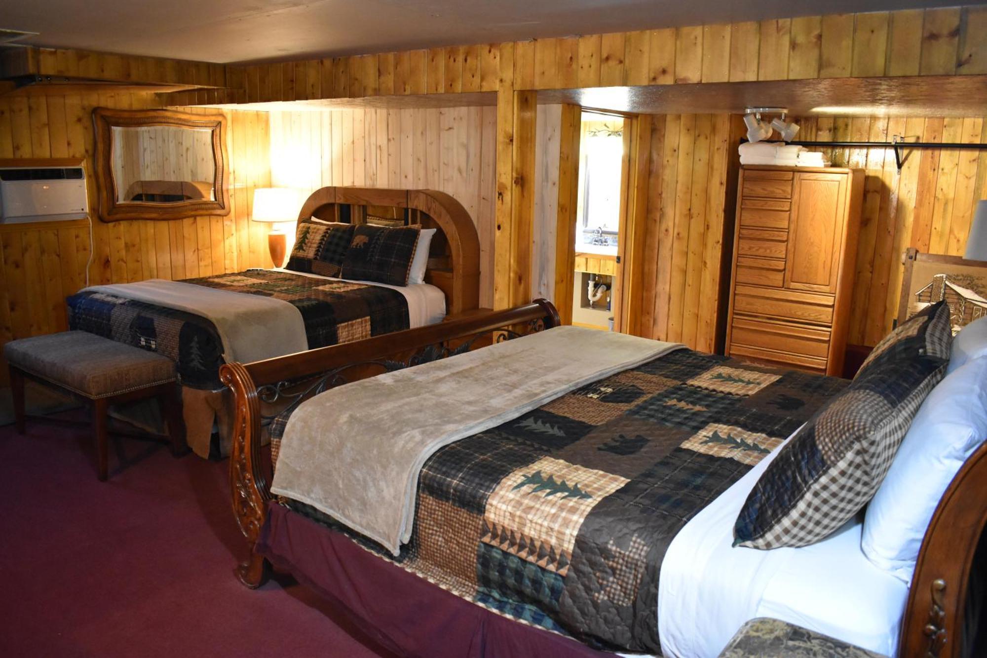 Silver Horseshoe Hotel 2*