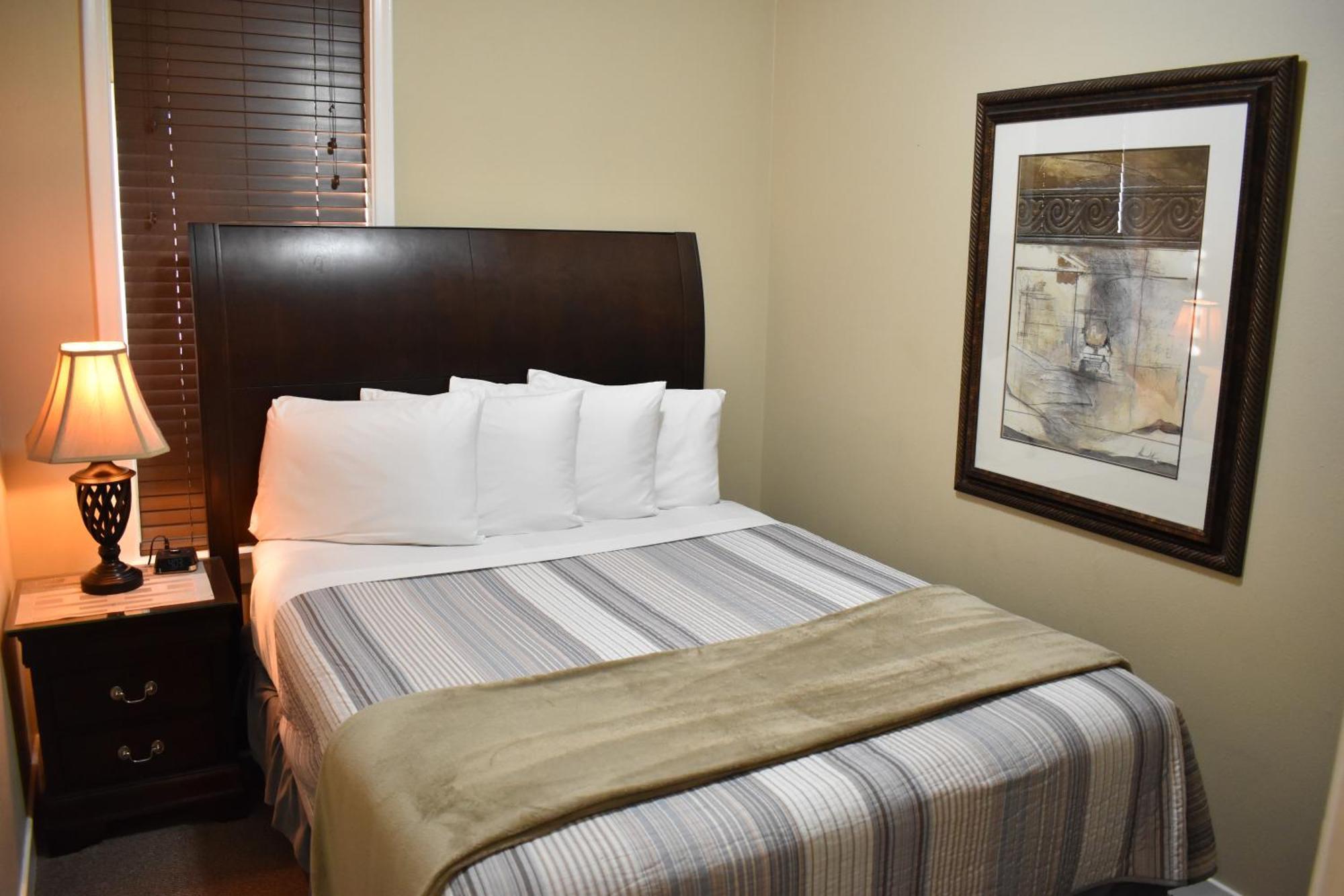 Silver Horseshoe Hotel 2*